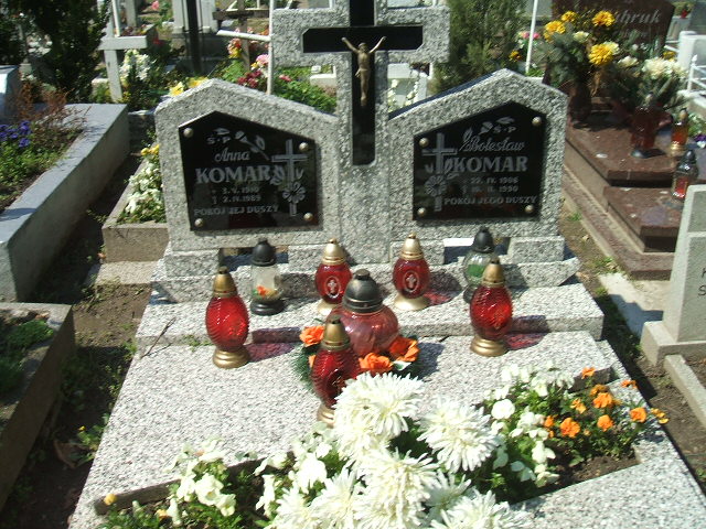 Grób Anna Komar