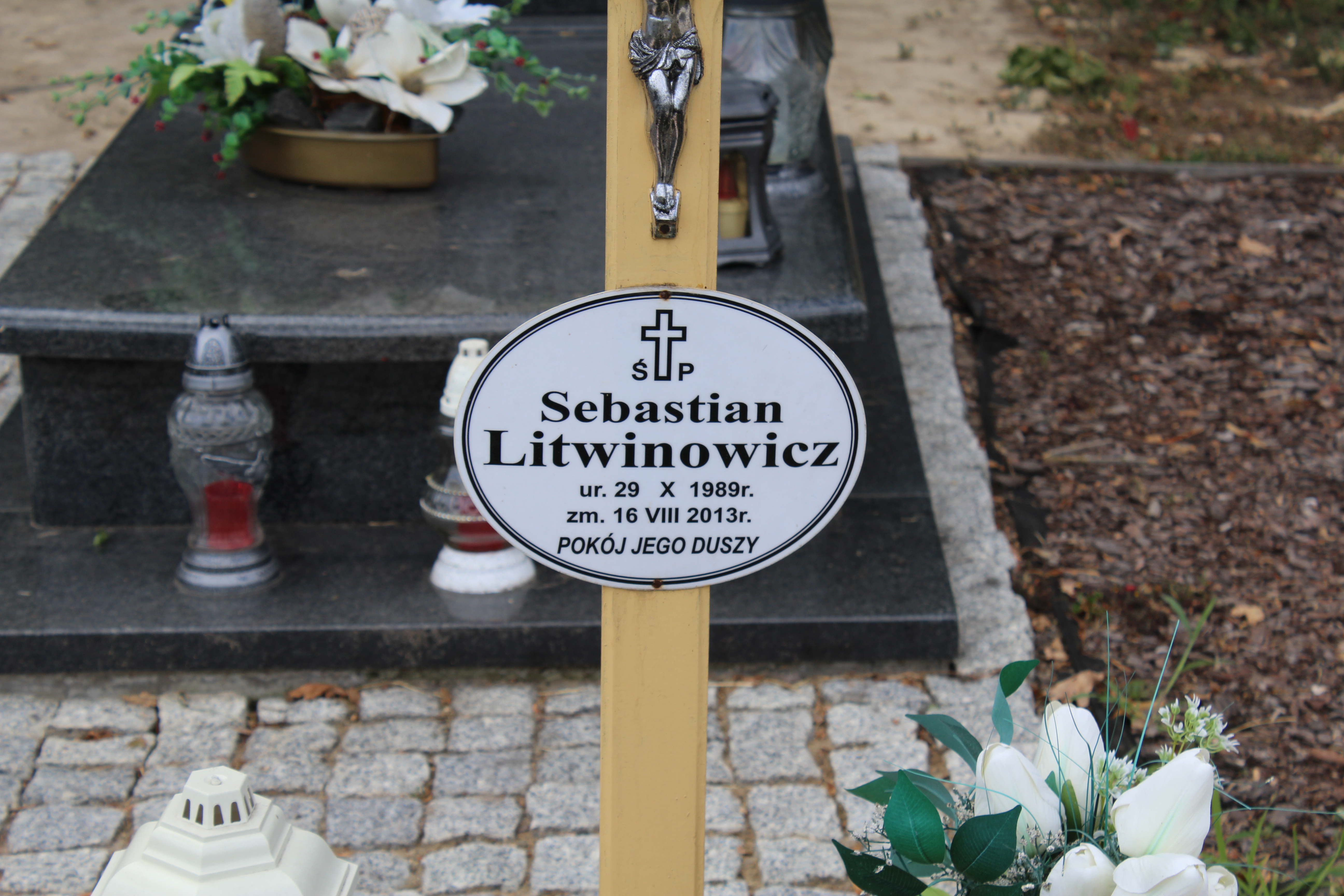 Sebastian Litwinowicz 1989 Lewin Brzeski - Grobonet - Wyszukiwarka osób pochowanych